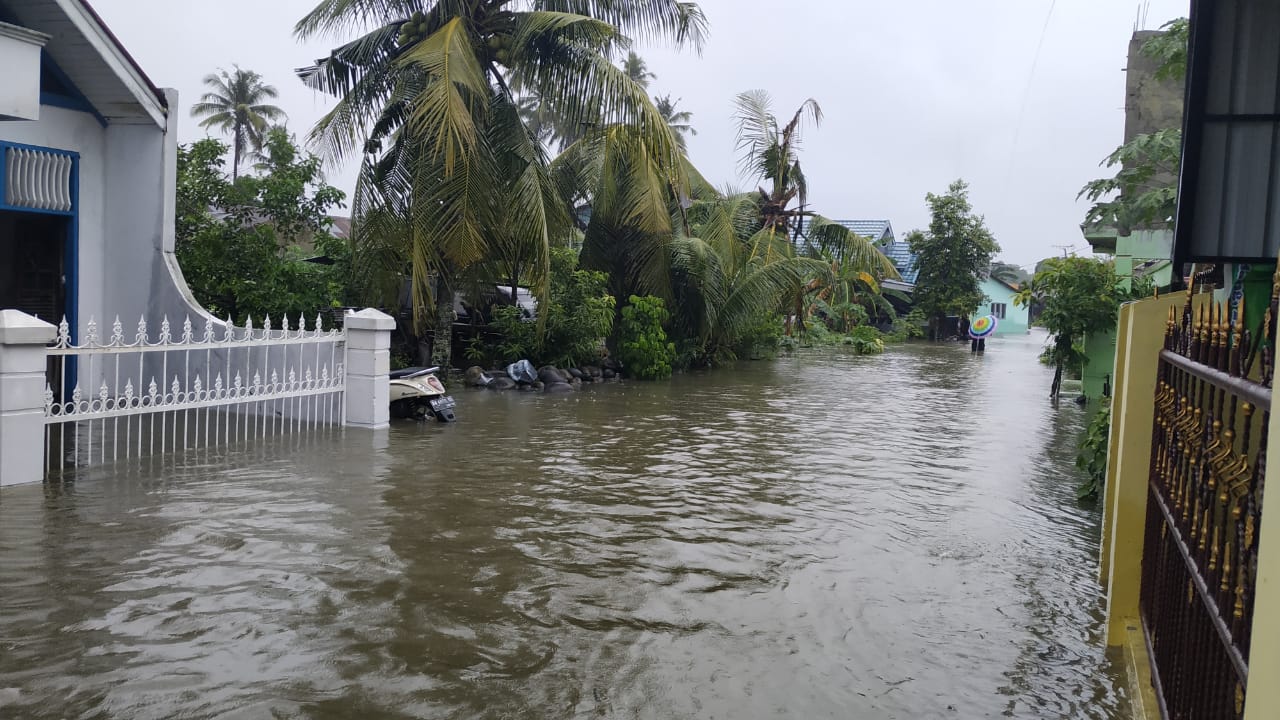 Kondisi kawasan yang digenangi banjir di Kota Padang